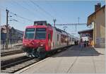 Der TRAVYS RBDe 560 385-7 (RBDe 560 DO TR 94 85 7560 385-7 CH-TVYS)  Lac de Joux  ist als Regionalzug auf dem Weg von Le Brassus nach Vallorbe und hält in Sentier Orient.