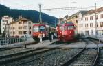 RVT/TRN: Zugskreuzung in Couvet im September 1995 zwischen einem SBB NPZ RBDe 560  KOLIBRI  auf der Fahrt nach Neuchâtel und einem RVT Regionalzug mit dem RABe 4/8 537 313 (ehemals BLS-Gruppe)