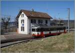 Nebenbahnromantik im Jura: Der von Le Locle in Les Brenets eingetroffene cmn / trn / transN BDe 4/4 N° wartet Les Brenets auf die Rückfahrt nach Le Locle.