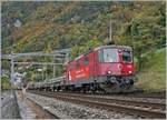 Die SBB Re 4/4 II 11243 (Re 420 243-8) in ihrer gefälligen Swiss Pass Lackierung mit einem Güterzug Richtung Wallis kurz vor Villeneuve.

20. Okt. 2020