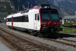 Domino Triebwagen Solo, vermutlich als Messzug, (Verkabelung und Bildschirme innen) am 24.9.16 beim Bahnhof Martigny.