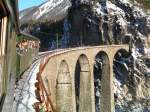  Davosrundfahrt  Auch ein Blick zurck lohnt sich bei diesem schnen Viadukt.Der Zug hat eben Filisur verlassen und fhrt jetzt Richtung Tiefenkastel.06.02.05