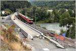 RE1732 mit Ge 4/4 II 613  Domat/Ems  auf der Hinterrheinbrücke bei Reichenau-Tamins.