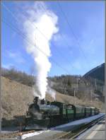 Dampfextrazug 2122 in Filisur wartet den Bernina-Express ab und wird gleichzeitig vom Glacier-Express berholt. (20.02.2008)