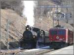 Regionalzug 1813 aus Davos Platz mit Ge 4/4 I 605  Silvretta  trifft in Filisur auf die G 4/5 108  Engiadina . (20.02.2008)