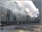 Der Dampfextrazug nach Disentis war gut besetzt und unzhlige Fotografen im Zug liessen sich den Rauch und den Fahrtwind durch die Nase ziehen. (18.03.2007)