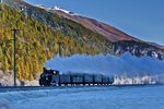 Die RhB Ge 3/4 11  Heidi  fährt am Morgen des 16.10.2016 mit dem Holsboer Express bei Bever vorüber. 