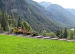 Wagen 83 auf dem Weg zum Landwasserviadukt: Am 17. August 2009 bringt dieser Tm 2/2 (Baujahr 1985) Arbeiter und Werkzug zur Baustelle am Landwasserviadukt. Zufllig aufgenommen habe ich ihn hinter Filisur.