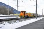 Die Rangierlokomotive RhB 232 vom Typ Gm 3'3 ist mit einem kleinen Gterzug auf dem Weg in Richtung Chur.Das Bild entstand bei Felsberg am 29.1.2013