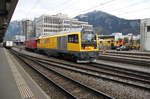 Infrastrukturfahrzeug D2 23402 mit Ge6/6 702 am 25.04.17 in Landquart