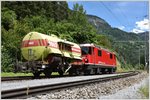 Löschzug mit Ge 4/4 II 613  Domat/Ems  und Wasserwagen 9862 in Trin, vermutlich im verstopfte Durchlässe, infolge der Starkniederschläge, zu reinigen.