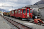 RhB: Der Xa 9980, entstanden aus einem ausrangierten Mitteleinstiegwagen, in Samedan abgestellt am 15. Oktober 2016.
Foto: Walter Ruetsch