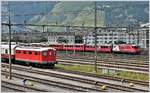Sonderzugreise AKE-Eisenbahntouristik mit Re 4/4 I 10016 und drei TEE Wagen in Chur. Nebenan fährt RE1744 mit Ge 4/4 II 633  Zuoz  aus Disentis ein. (20.07.2017)