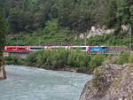 Ge 4/4 II 619  Samedan  durchfährt mit dem GEX900 (Zermatt - St.Moritz) die Rheinschlucht zwischen Trin und Reichenau-Tamins.

Rheinschlucht, 14. Juni 2017