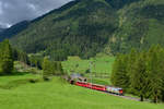 Ge 4/4 II 611 mit einem Regio am 20.08.2017 bei Zernez. 