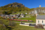 Ge 4/4 II 620 mit einem Regio am 15.10.2017 bei Ardez. 