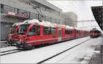 S1 1521 mit ABe 4/16 3101, wartender ABe 4/16 3103 und RE1736 mit Ge 4/4 II 611  Landquart  nach Scuol-Tarasp in Landquart. (15.02.2018)