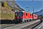 RE1323 nach St.Moritz mit Ge 4/4 II 625  Küblis  in S-chanf. (13.10.2018)