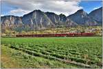 RE1736 nach Scuol-Tarasp mit Ge 4/4 II 630  Trun  zwischen Zizers und Igis. (31.10.2018)