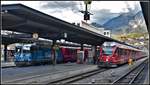 RE1749 mit Ge 4/4 II 619  Samedan  und IR 1149 mit ABe 8/12 3507 in Chur. Am Gleis 12 ist die Faltblattanzeige verklemmt!! (10.11.2018)