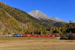 Ge 4/4 II 619 mit einem Regio am 21.10.2018 bei Zernez.