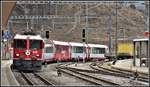 Glacier-Express PE904 mit Ge 4/4 II 631  Untervaz  fährt ohne Halt durch Reichenau-Tamins. (02.04.2019)