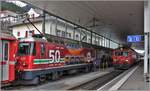 Ge 4/4 II 617  Ilanz  und R839 nach Andermatt mit der HGe 4/4 104  Furka  in Disentis/Mustér. (02.12.2019)