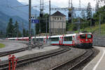 RhB Ge 4/4 II 633  Zuoz  mit dem GLACIER EXPRESS bei Filisur am 26. August 2021.
Foto: Walter Ruetsch