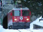 Lok GE 4/4 der RHB rangiert im Bahnhof Arosa. 28.12.06