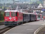 Lok 614 der RhB verlsst mit einem Glacier Express den Bahnhof Disentis/Mustr in Richtung Chur.