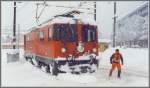 Ge 4/4 II 616  Filisur  kmpft sich durch den Schnee am Bahnhofplatz in Chur.