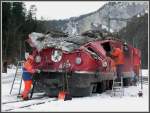 Am 05.01.2007  entgleiste Ge 4/4 632  Zizers  in einem Schuttkegel vor der Station Valendas-Sagogn. Dabei rammte sie die Sttzpfeiler der nachfolgenden Steinschlaggalerie. Diese brach teilweise zusammen und zerdrckte die Lok. Wie durch ein Wunder blieben Lokfhrer und Passagiere des Regionalzuges unverletzt. Am 07.01.2007 steht die Lok in Versam-Safien, wo sie fr die Fahrt durch die Tunnels zurechtgestutzt wird. (07.01.2007)