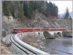 Der RE1240 mit Ge 4/4 II 629  Tiefencastel  fhrt langsam durch den noch nicht vollstndig fertiggestellten Streckenabschnitt zwischen Reichenau-Tamins und Trin bergwrts Richtung Disentis. (02.04.2009)