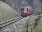 Oberhalb von Reichenau-Tamins kommt mir RE1244 mit Ge 4/4 II 613  Domat/Ems  entgegen. (03.04.2009)