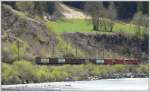 Leerer Valserwasserzug nach Ilanz mit Ge 4/4 II 622 *Arosa  zwischen Versam und Valendas. (17.04.2009)