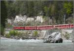 Ge 4/4 II 628  s-Chanf  mit RE1244 bei der Hochwasserkurve Trin. (21.04.2009)