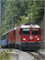 Der Gegenzug nach Arosa mit der Ge 4/4 II 622  Arosa  an der Spitze wird wegen Gterlast mit zwei Ge 4/4 II gefhrt und erreicht soeben Len-Castiel. (21.07.2009)