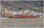 RE1244 mit Ge 4/4 II 617  Ilanz  bei Malans. (20.11.2010)