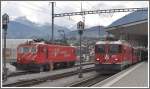 Die HGe 4/4 II 102 des R852 trifft in Disentis auf die Ge 4/4 II 612  Trun  des R1269 nach Landquart.