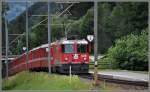 Ge 4/4 II 628  S-chanf  mit RE1245 nach Scuol/Tarasp fhrt durch Seewis-Valzeina. Der Gelndeknick ist bei der Durchfahrt im Zug deutlich zu spren. (07.06.2011)
