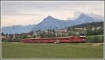 RE1249 mit Ge 4/4 II 623  Domat/Ems  bei Malans mit Gonzen und Gauschla im Hintergrund. (07.06.2011)