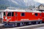 RhB - Ge 4/4 II 630  TRUN  am 31.05.1992 in St.Moritz - Thyristor-Streckenlokomotive - bernahme 31.10.1984 - SLM5271/BBC - 1700 KW - Gewicht 50,00t - LP 12,74m - zulssige Geschwindigkeit 90 km/h - 2=26.05.1992 - Logo RhB deutsch. Hinweis: mit Leitungen fr Trschlieeinrichtung.
