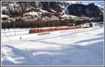 Kurz hinter dem BEX 972 verlässt der Regio 1936 nach Scuol-Tarasp den Bahnhof Pontresina.