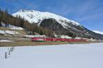 Ge 4/4 II 633  RTR  mit R aus Scuol kurz vor Samedan, 08.03.2015.