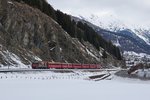 Ge 4/4 II 620 zieht am 13.03.2016 einen Regio-Express von Samedan Richtung Celerina.