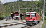 RE1749 mit Ge 4/4 II 632  Zizers  in Trin. (15.05.2016)