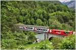 GEX903 mit Ge 4/4 II 624  Celerina/Schlarigna  auf der Vorderrheinbrücke bei Reichenau-Tamins. (14.06.2016)