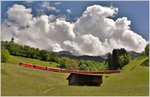 RE1232 mit der Ge 4/4 II 621  Felsberg  unterhalb des Saaser Tunnels. (06.06.2016)