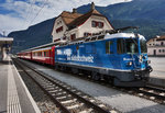 Die für die südostschweiz-Zeitung werbende Ge 4/4 II 619  Samedan  fährt mit dem R 1921 (Scuol-Tarasp - Pontresina), in den Bahnhof Zernez ein.
Aufgenommen am 22.7.2016.