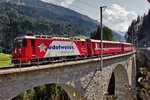 Die Ge 4/4 II 618 fährt mit einem Re aus Disentis nach Chur über die Russeinerbrücke bei Disentis,Bild vom 20.8.2016